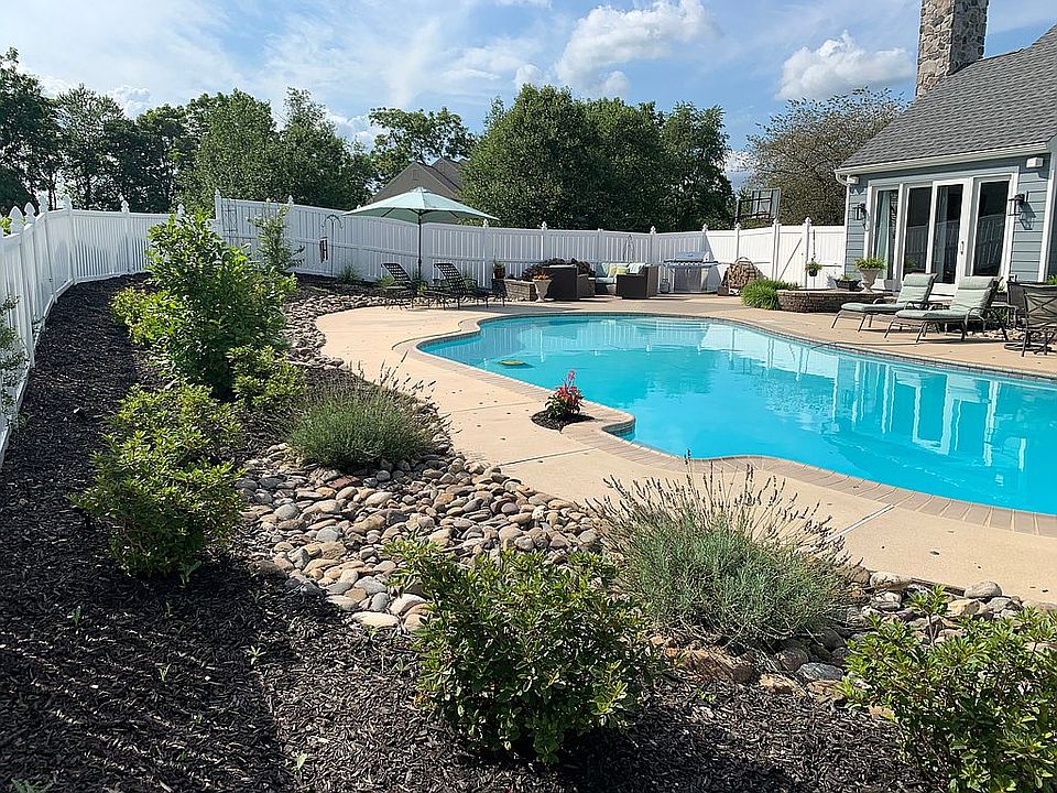 1st image of 109 Peregrine Ln