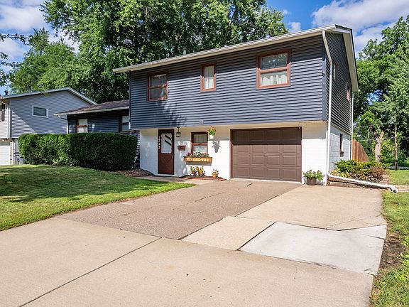 2nd image of 1717 Fairmeadows Dr