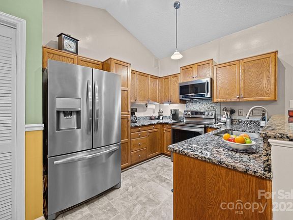 4th image of 117 Heath Ln