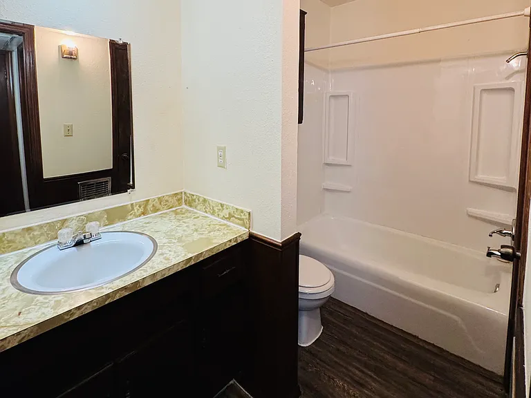2433 W Eubanks St #8 — Photo 5