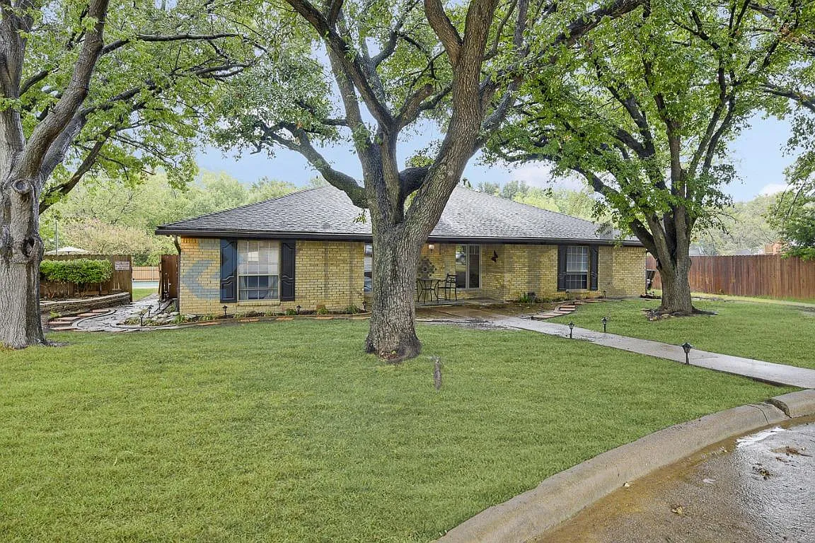 3 bed, 1765 sqft, $3,200 — Photo 2