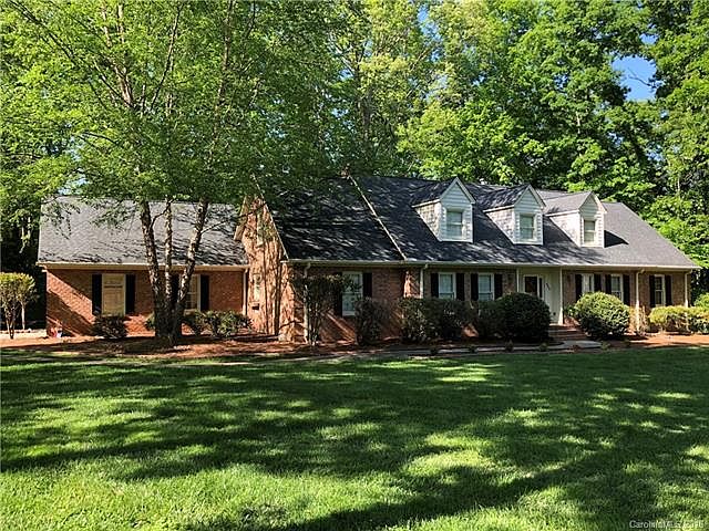 1st image of 354 Oakwood Dr