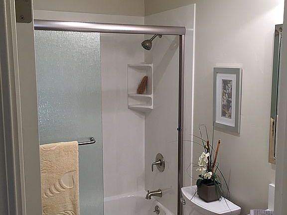 3rd image of 8627 Beverly Ln