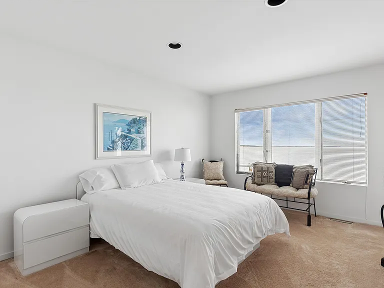 135 Edgemere Dr — Photo 23