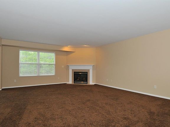 3rd image of 9869 Cherbourg Dr