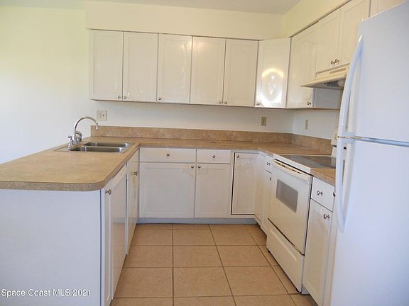 4th image of 2130 Foxwood Dr