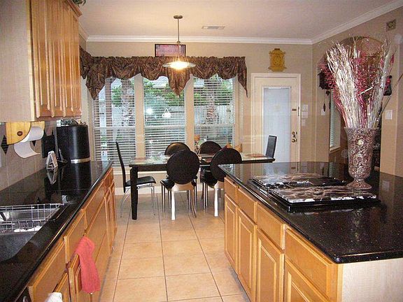 4th image of 5806 Parkdale Ct