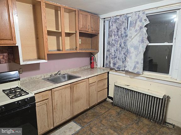 5th image of 142 W Penn St