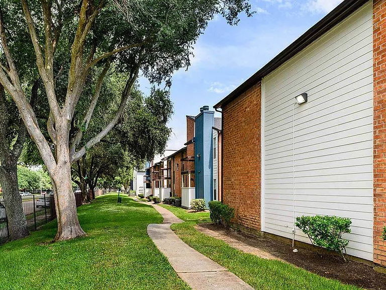 The Daphne Apartments — Photo 24