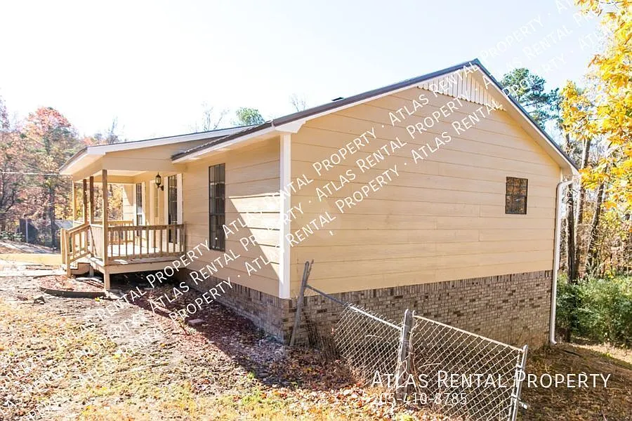 Fully Renovated 4 Bedroom Beauty A Must-See! — Photo 4