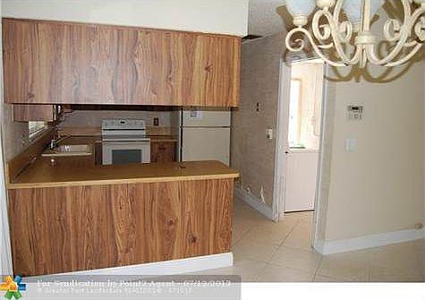 5th image of 220 SW 34th Ave