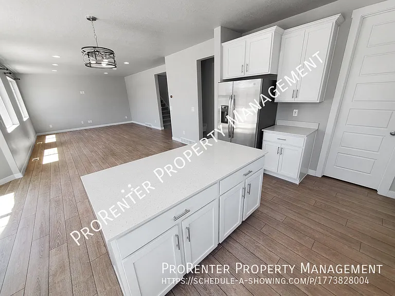 1509 W 450 S — Photo 8