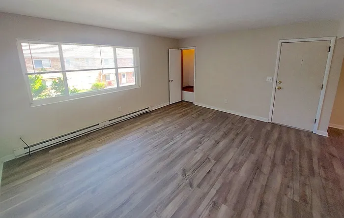 2 bed, 1.0 bath, 900 sqft, $1,195 — Photo 3