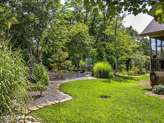 4th image of 153 Berkshire Loop