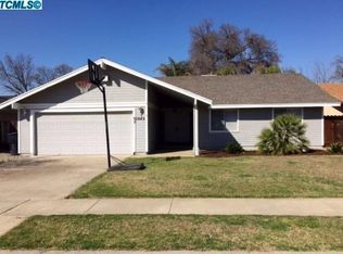 1042 Raymond Rd, Hanford, CA 93230