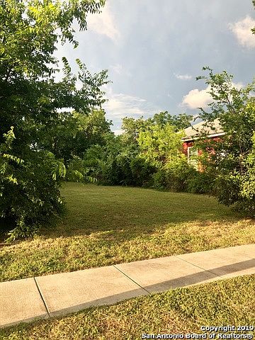 1st image of 429 Devine St