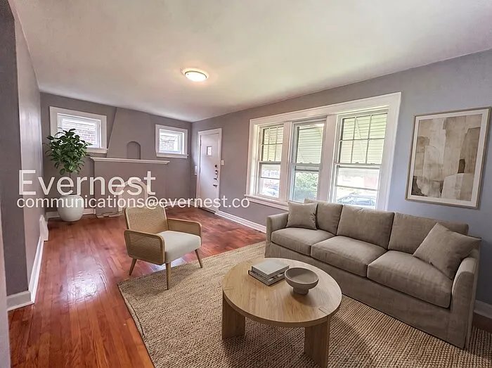 3 bed, 1.0 bath, 1080 sqft, $1,095 — Photo 4