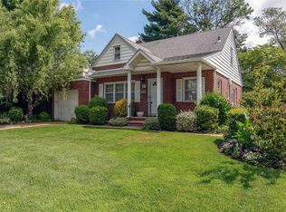 42 Elm Dr, New Hyde Park, NY 11040