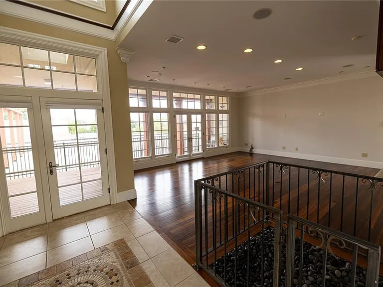 945 Westminster St #2 — Photo 8