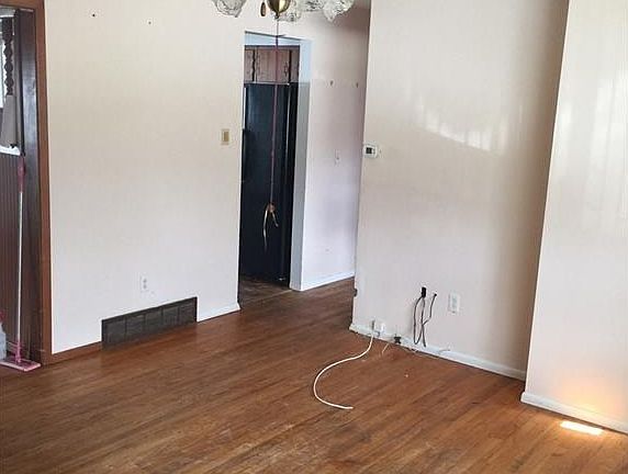 3rd image of 35381 Glen Dr