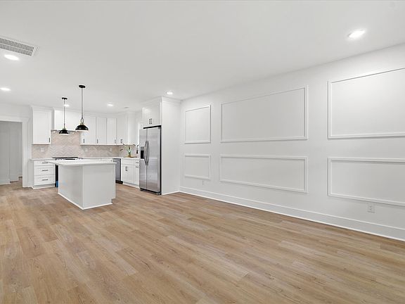 3rd image of 728 26th Ave N