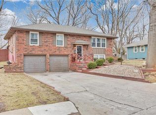 305 SW 5th St, Blue Springs, MO 64014