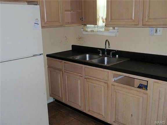4th image of 5920 Saloma Ave