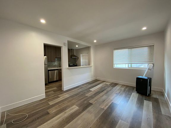 3rd image of 5427 Carlton Way #15