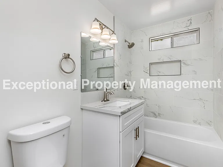 21907 Dolores St — Photo 10