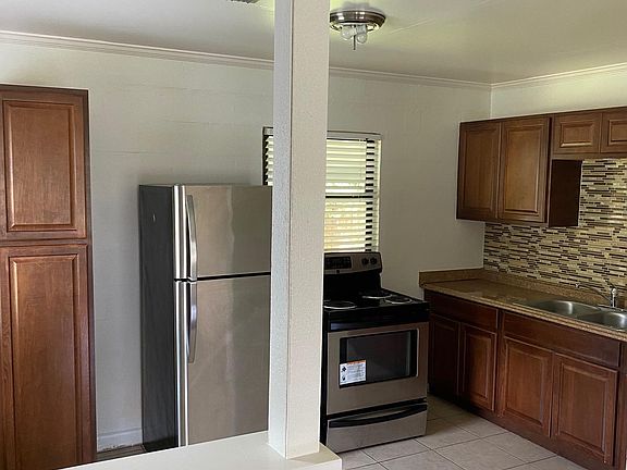 4th image of 1112 Royal Palm Ave #1