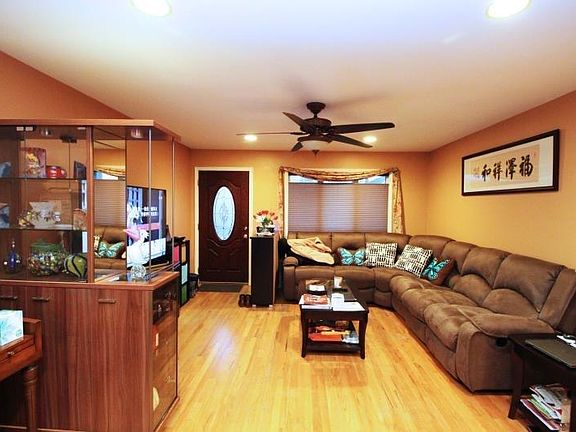 3rd image of 34 Pearsall St