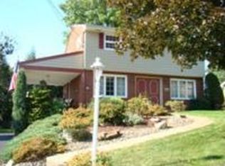 145 Manchester Dr, Irwin, PA