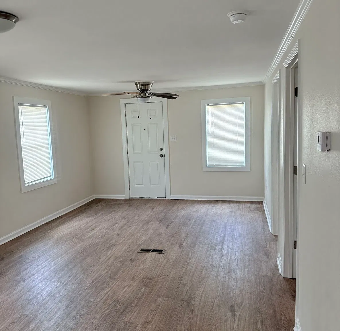 3 bed, 880 sqft, $1,495 — Photo 3