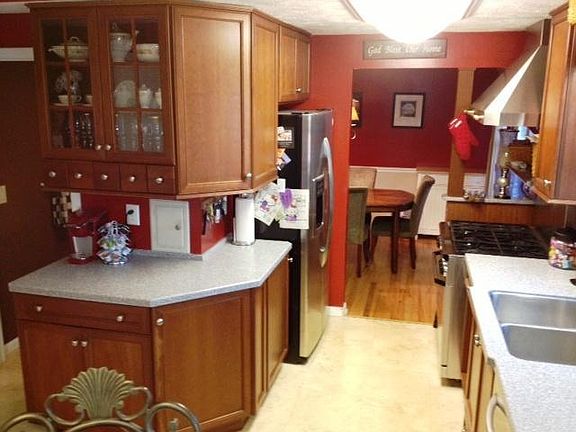 3rd image of 222 Brookwood Dr
