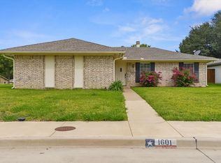 1601 Cecil Dr, Carrollton, TX 75006