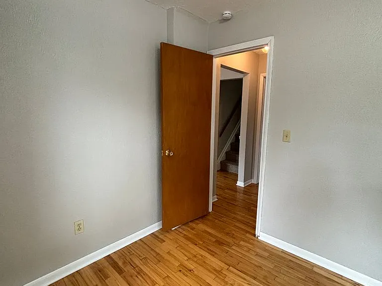 414 E Main St — Photo 32