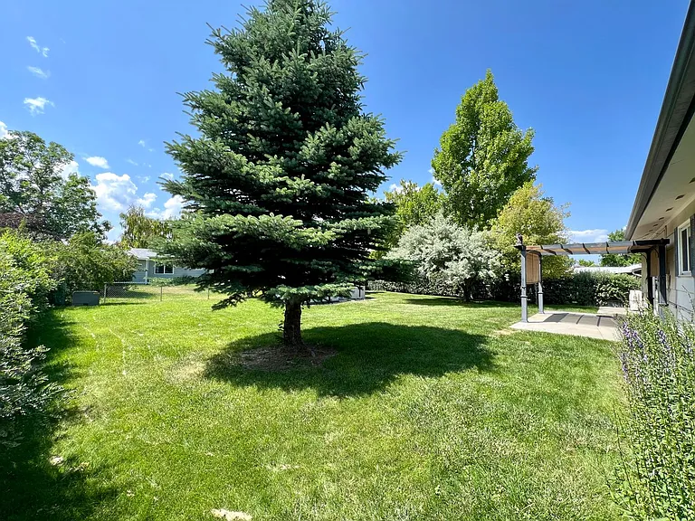 136 Fairway Dr — Photo 9