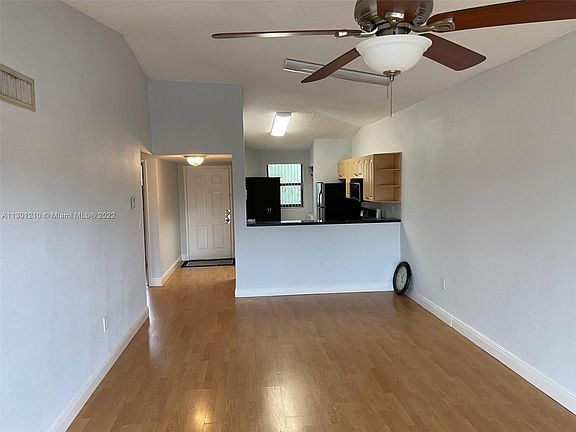 4th image of 9899 Nob Hill Ln #9899