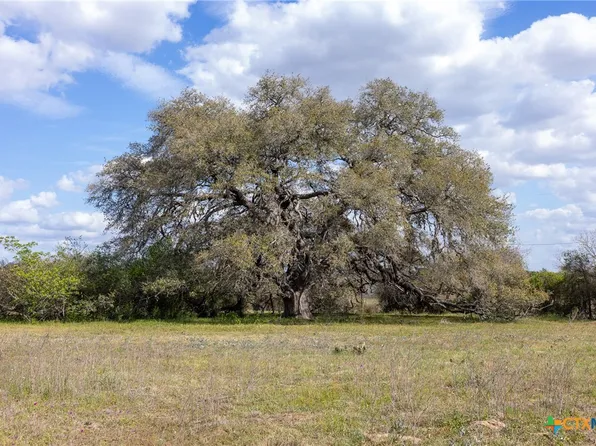 128 County Road 214, Hallettsville, TX 77964