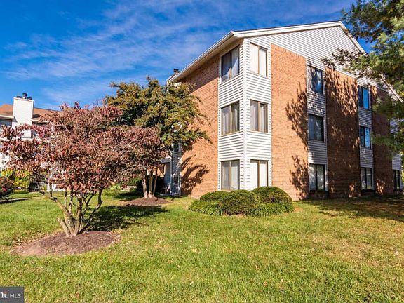 4th image of 1102 Castle Harbour Way Unit 3A
