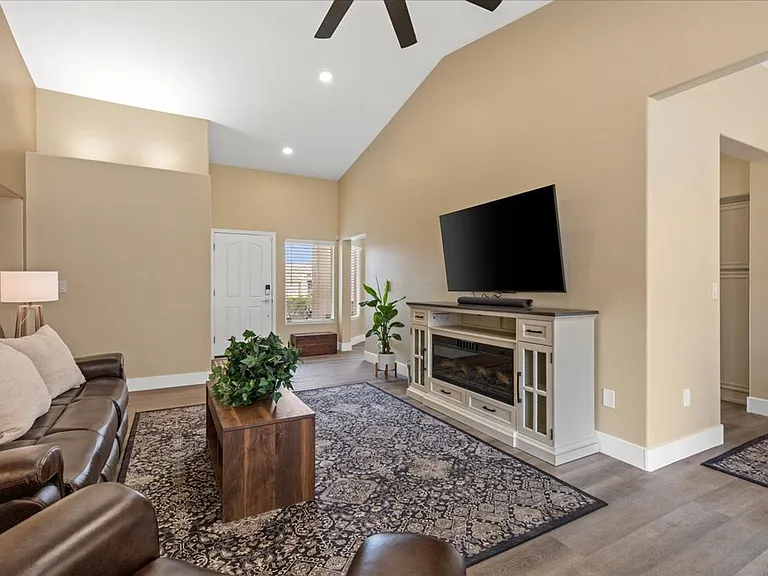 2705 Valley Downs Dr — Photo 9
