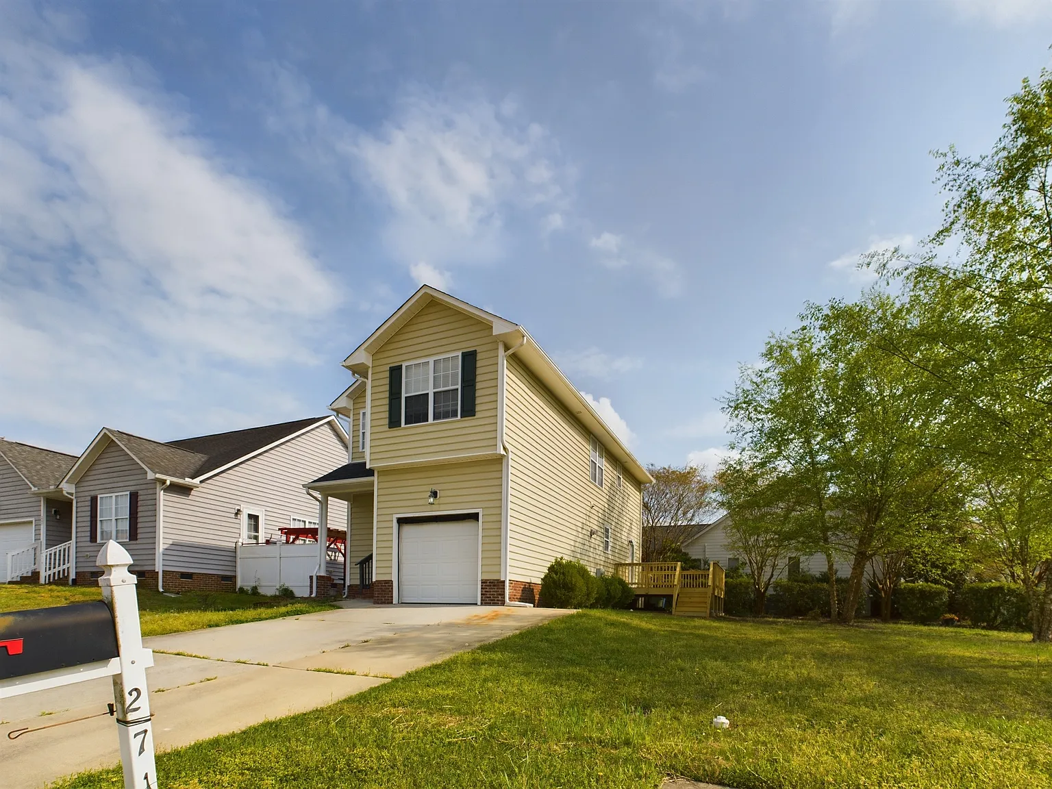 3 bed, 2.5 bath, 1490 sqft, $1,750 — Photo 2