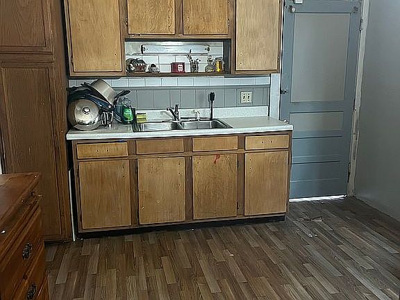 5th image of 1464 N Ontario St