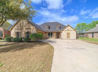 1604 High Point Dr, Pilot Point, TX 76258
