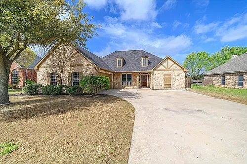 1604 High Point Dr Photo 1
