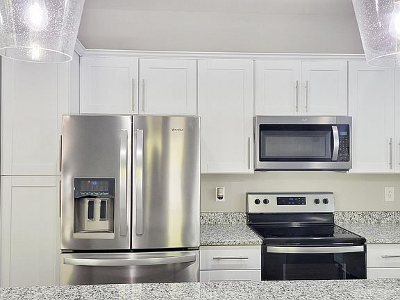 5th image of 2051 Fenwood Dr