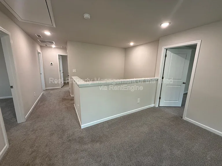 2215 Cherry Creek Rd — Photo 9
