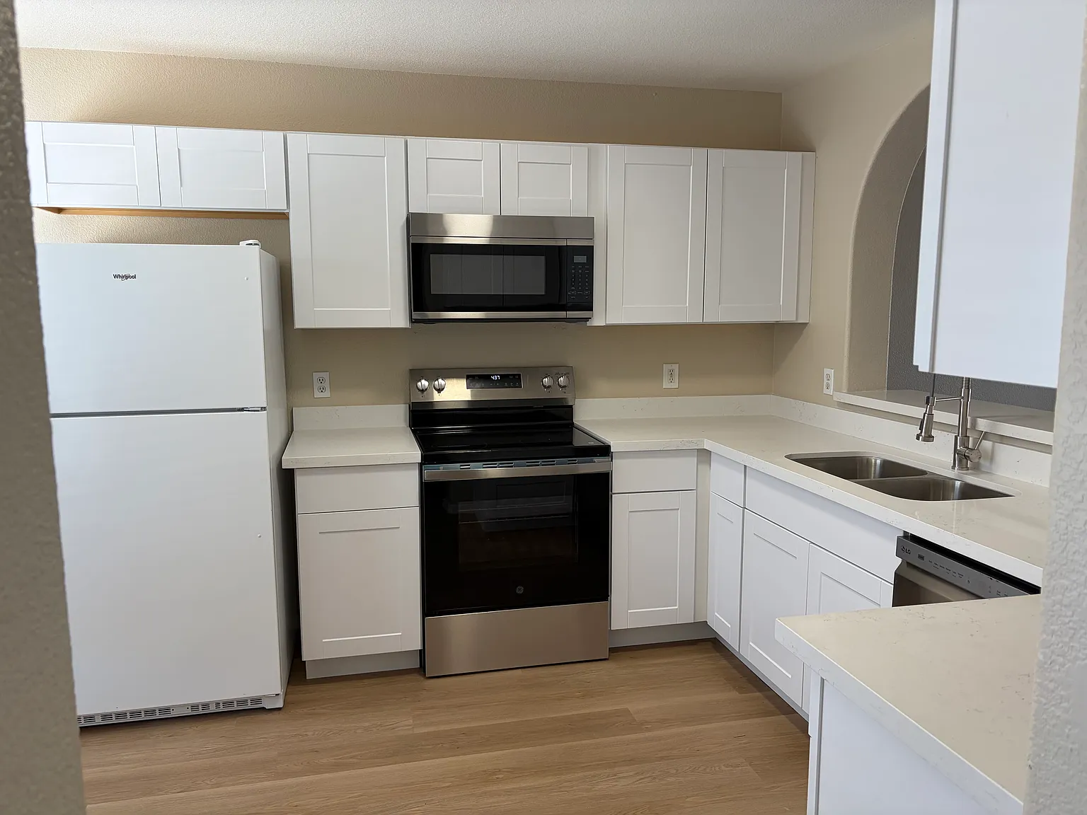 3 bed, 1399 sqft, $2,095 — Photo 3