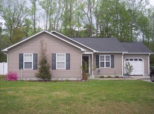 136 Oakley Dr, New Bern, NC 28560