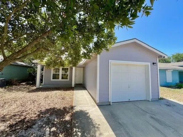 113 Captains Bay Dr, Rockport, TX 78382
